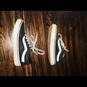 OLD SKOOL VANS BLACK & WHITE